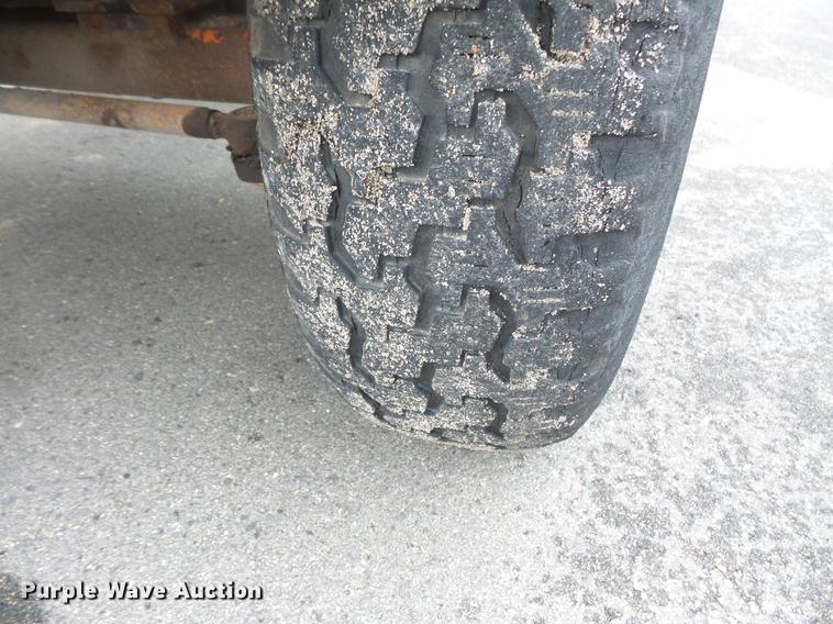 image for item DV9724 1997 Broce Broom RJ-300 broom