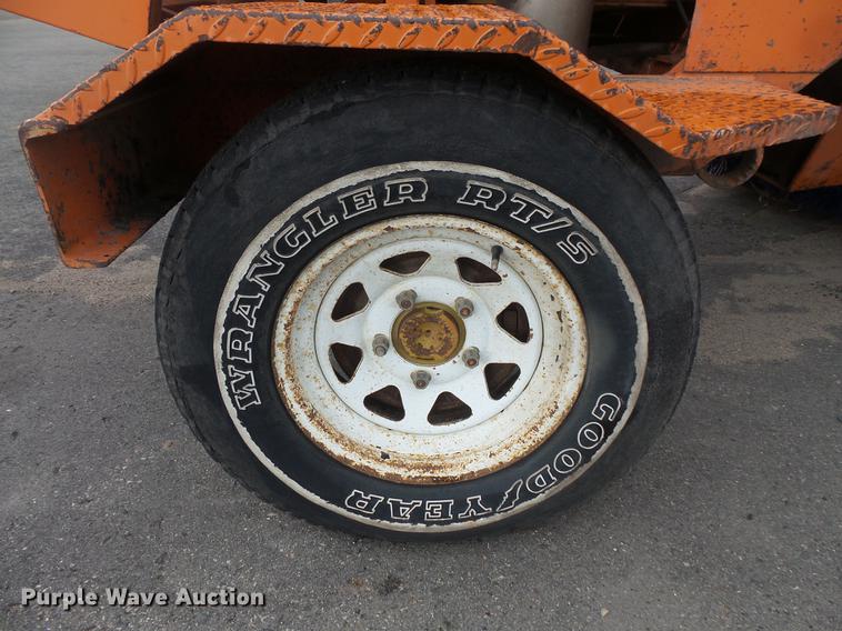 image for item DV9724 1997 Broce Broom RJ-300 broom