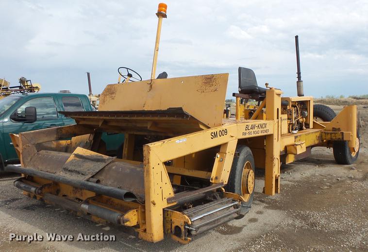 image for item DV9726 Blaw Knox RW-195 road widener