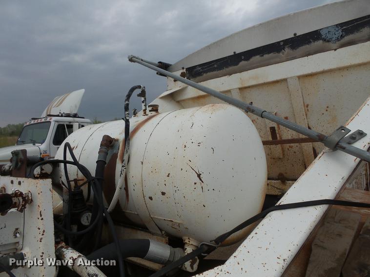 image for item DV9729 1994 Red River LB237 live bottom trailer