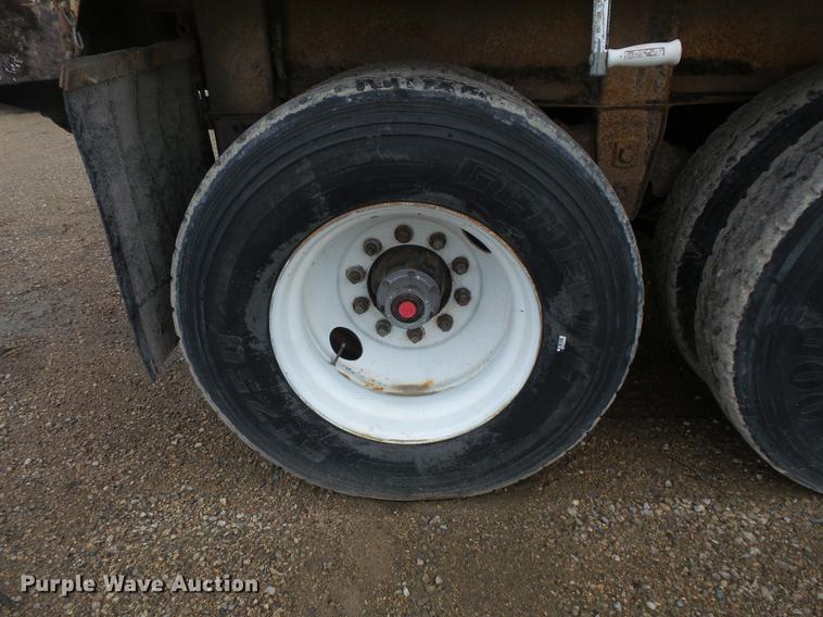 image for item DV9730 1994 Red River LB237 live bottom trailer