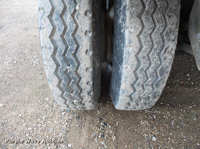 image for item DV9730 1994 Red River LB237 live bottom trailer