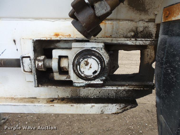 image for item DV9731 1994 Red River LB237 live bottom trailer