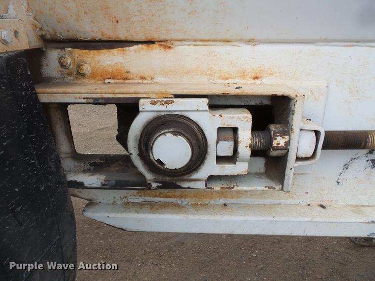 image for item DV9731 1994 Red River LB237 live bottom trailer