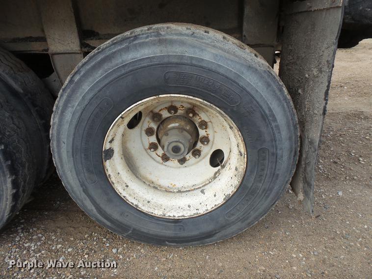 image for item DV9731 1994 Red River LB237 live bottom trailer