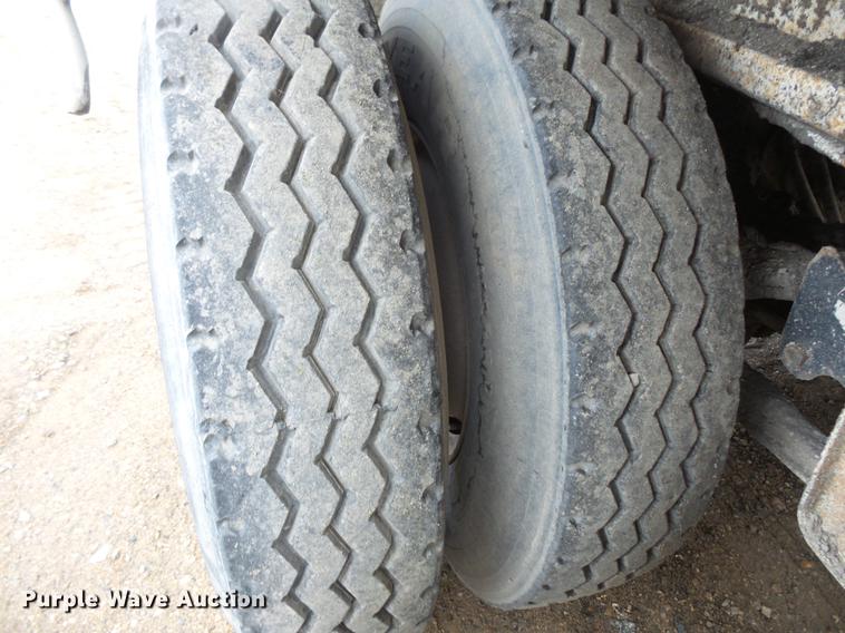 image for item DV9731 1994 Red River LB237 live bottom trailer