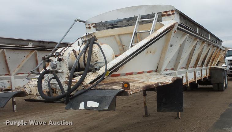 image for item DV9732 1994 Red River LB237 live bottom trailer