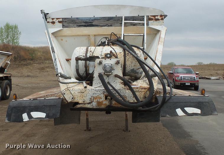 image for item DV9732 1994 Red River LB237 live bottom trailer