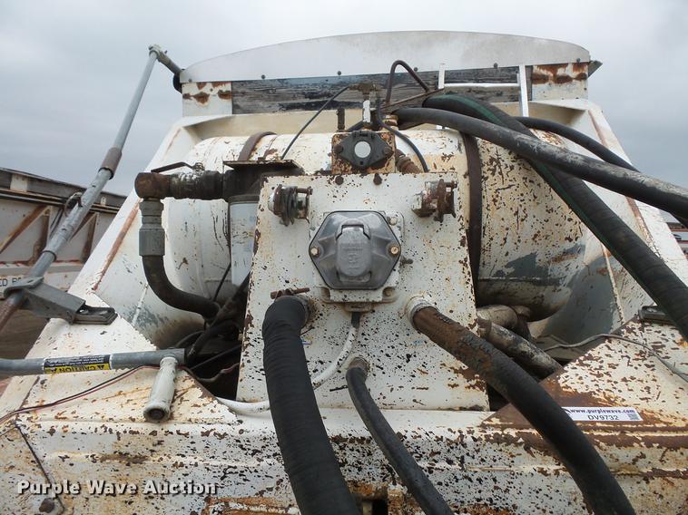 image for item DV9732 1994 Red River LB237 live bottom trailer