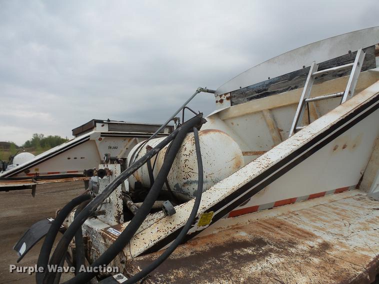 image for item DV9732 1994 Red River LB237 live bottom trailer