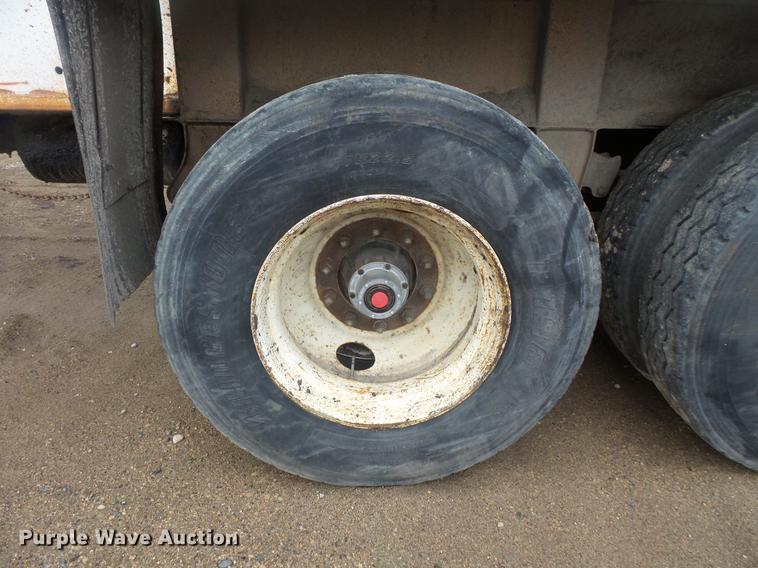 image for item DV9732 1994 Red River LB237 live bottom trailer