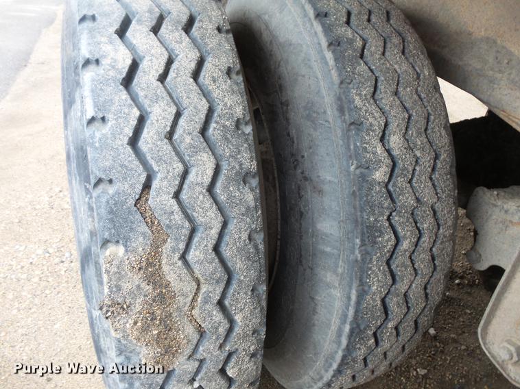 image for item DV9732 1994 Red River LB237 live bottom trailer