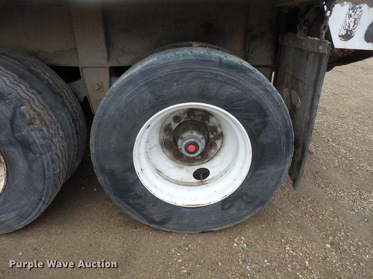 image for item DV9732 1994 Red River LB237 live bottom trailer