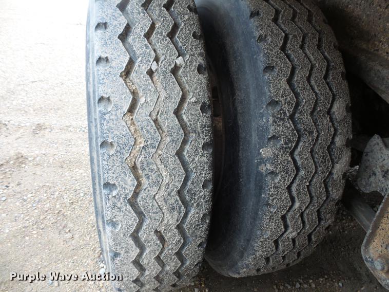 image for item DV9732 1994 Red River LB237 live bottom trailer