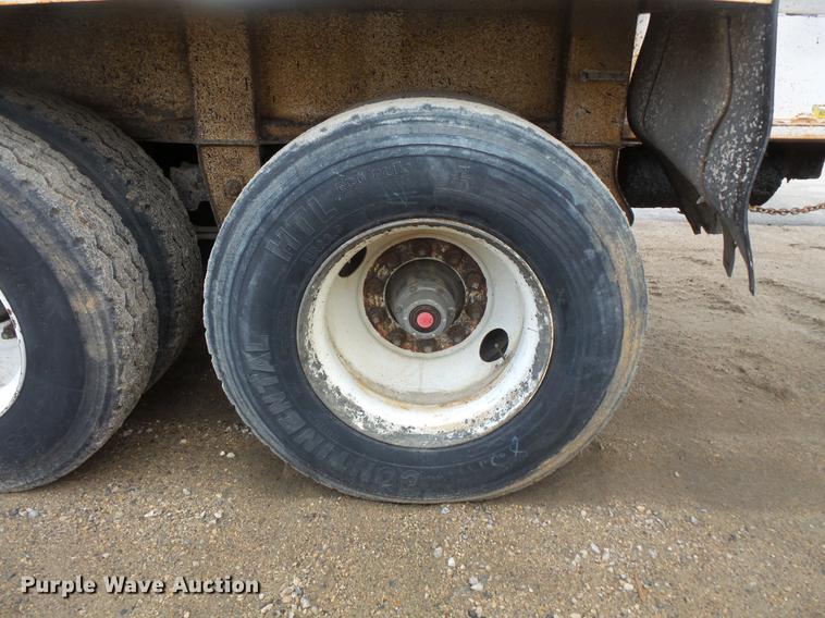 image for item DV9732 1994 Red River LB237 live bottom trailer