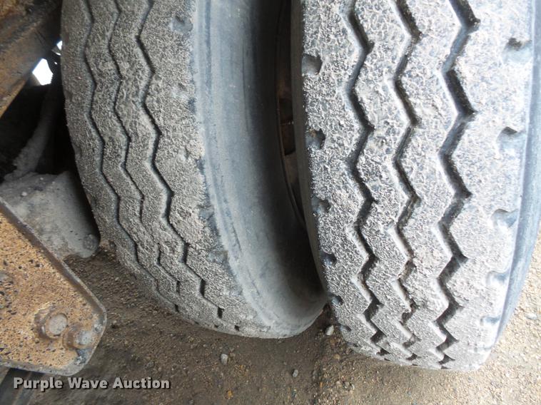 image for item DV9732 1994 Red River LB237 live bottom trailer