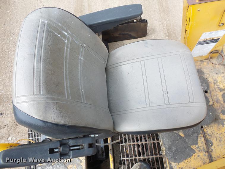 image for item DV9733 Blaw Knox PF-4410 paver