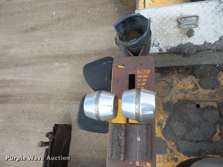 image for item DV9733 Blaw Knox PF-4410 paver