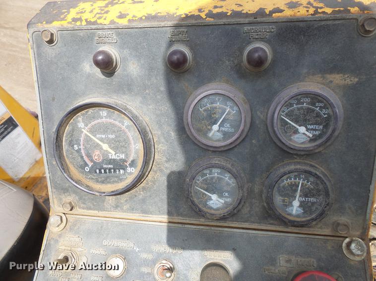 image for item DV9733 Blaw Knox PF-4410 paver