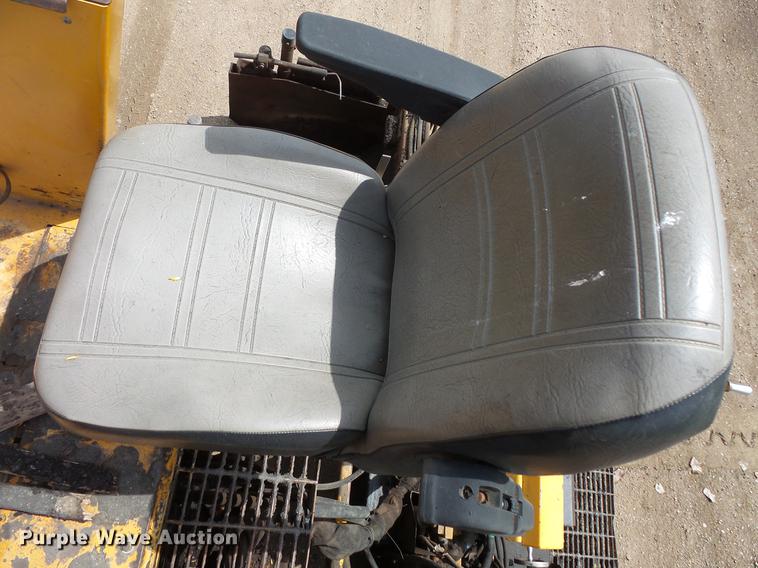 image for item DV9733 Blaw Knox PF-4410 paver