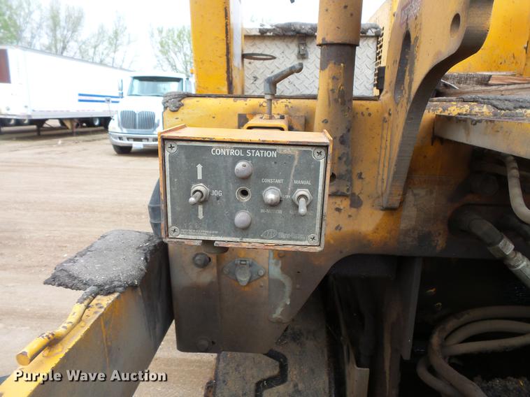 image for item DV9733 Blaw Knox PF-4410 paver