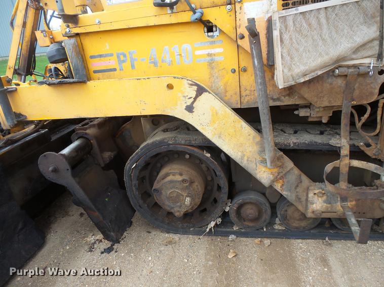 image for item DV9733 Blaw Knox PF-4410 paver