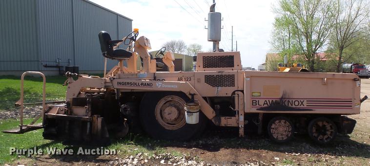 image for item DV9734 2001 Blaw Knox PF-3200 paver