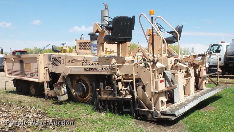 image for item DV9734 2001 Blaw Knox PF-3200 paver