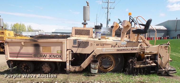 image for item DV9734 2001 Blaw Knox PF-3200 paver