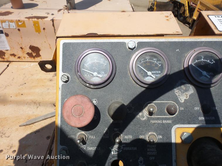 image for item DV9734 2001 Blaw Knox PF-3200 paver