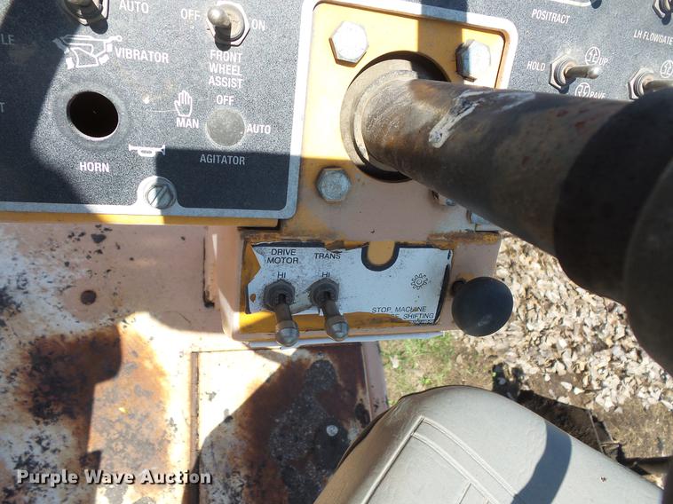 image for item DV9734 2001 Blaw Knox PF-3200 paver