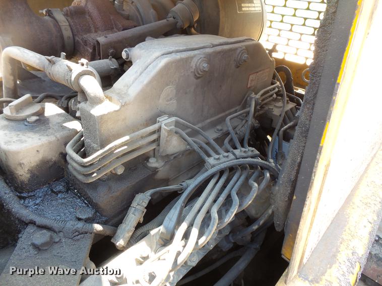 image for item DV9734 2001 Blaw Knox PF-3200 paver