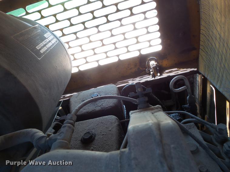 image for item DV9734 2001 Blaw Knox PF-3200 paver