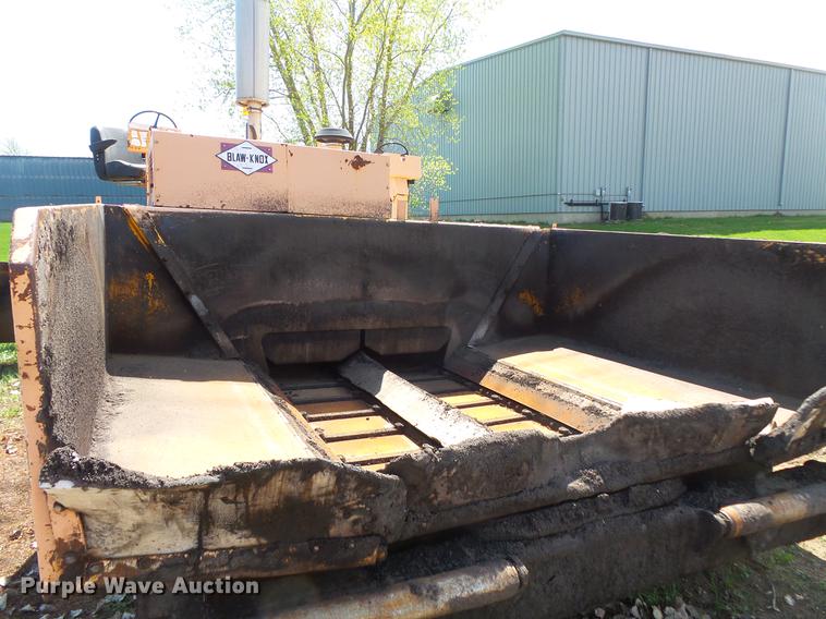 image for item DV9734 2001 Blaw Knox PF-3200 paver