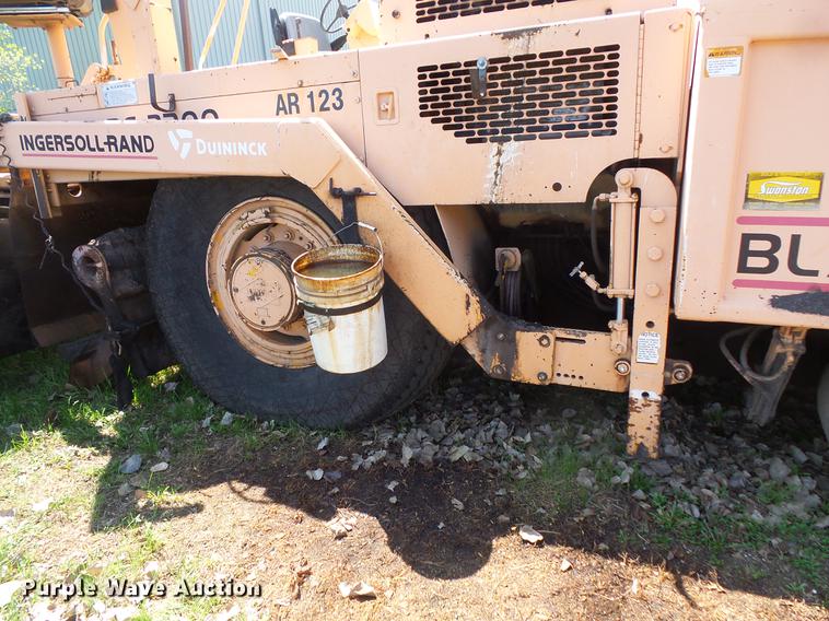 image for item DV9734 2001 Blaw Knox PF-3200 paver