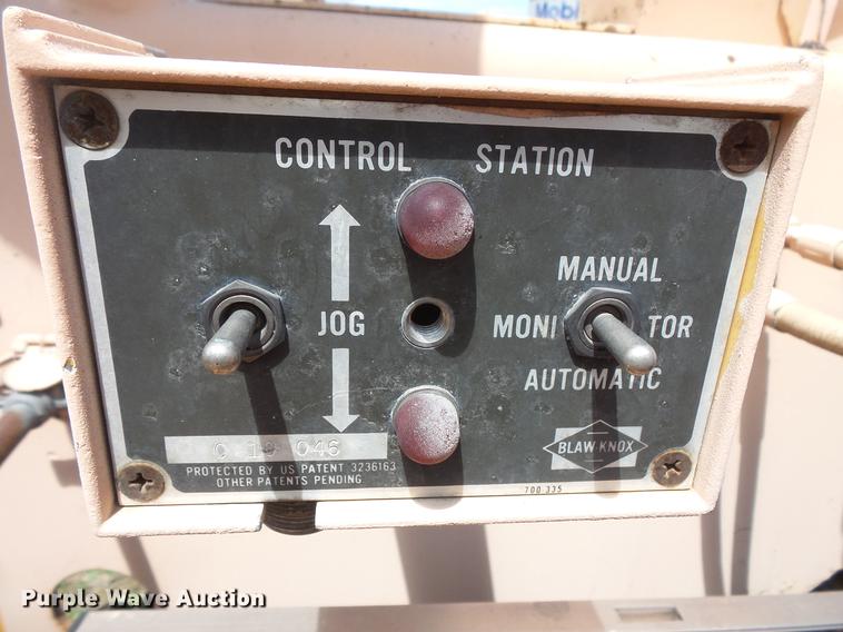 image for item DV9734 2001 Blaw Knox PF-3200 paver