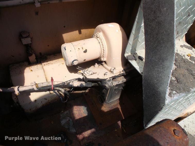 image for item DV9734 2001 Blaw Knox PF-3200 paver