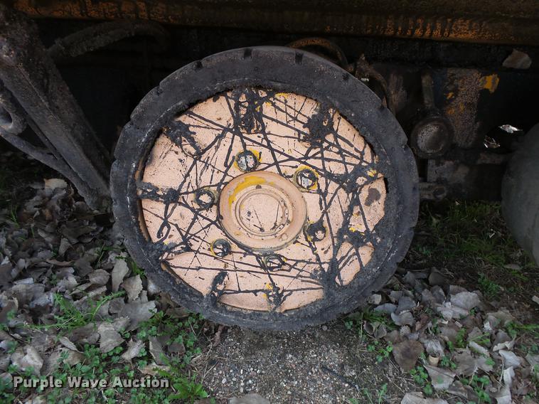 image for item DV9734 2001 Blaw Knox PF-3200 paver