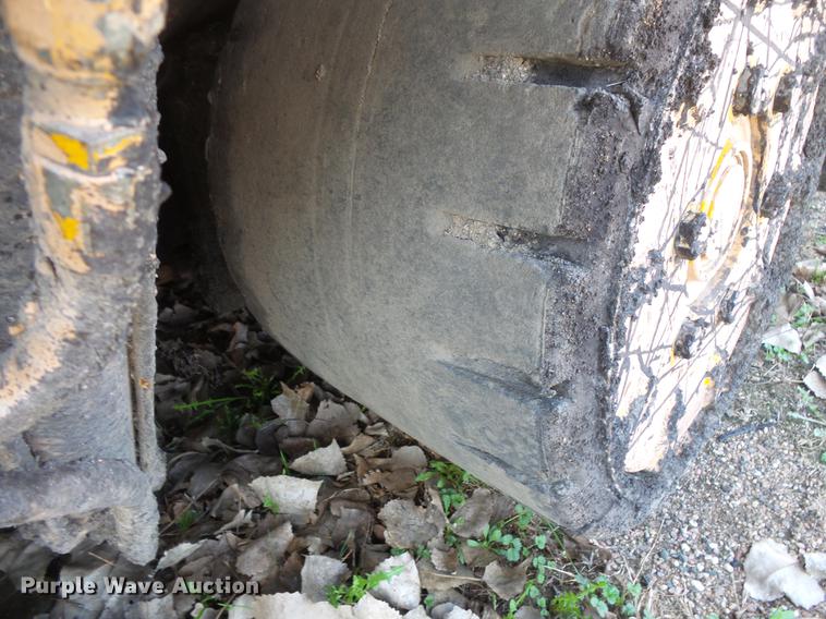 image for item DV9734 2001 Blaw Knox PF-3200 paver