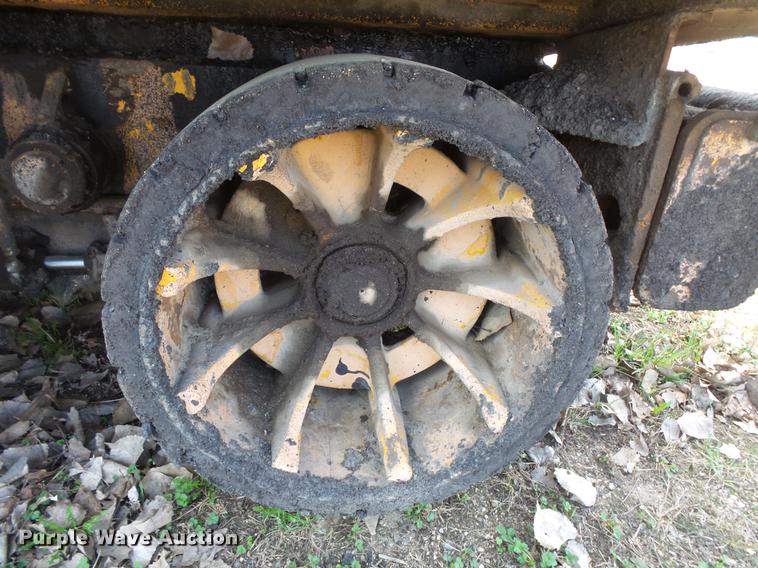 image for item DV9734 2001 Blaw Knox PF-3200 paver