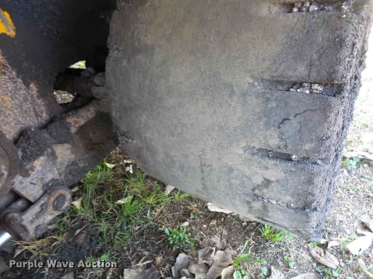 image for item DV9734 2001 Blaw Knox PF-3200 paver