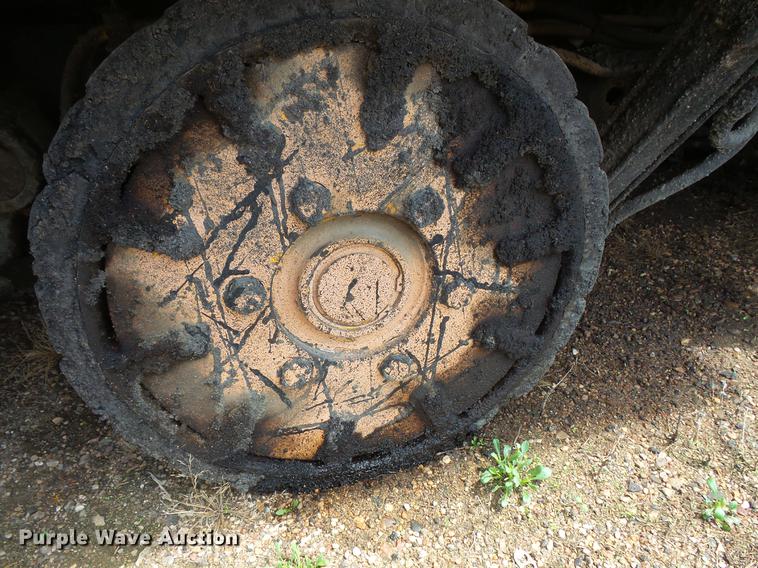 image for item DV9734 2001 Blaw Knox PF-3200 paver