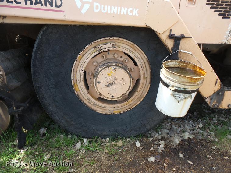 image for item DV9734 2001 Blaw Knox PF-3200 paver