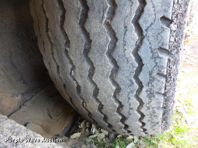 image for item DV9734 2001 Blaw Knox PF-3200 paver