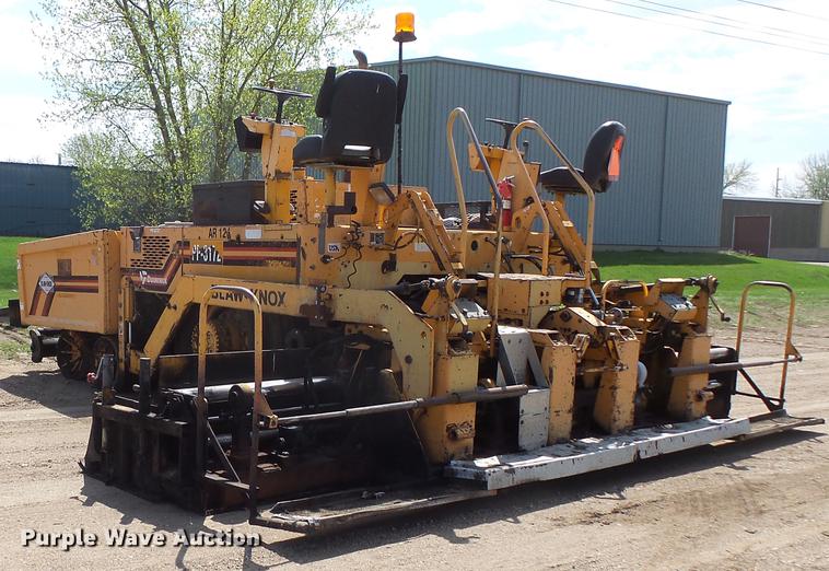 image for item DV9735 1998 Blaw Knox F-3172 paver