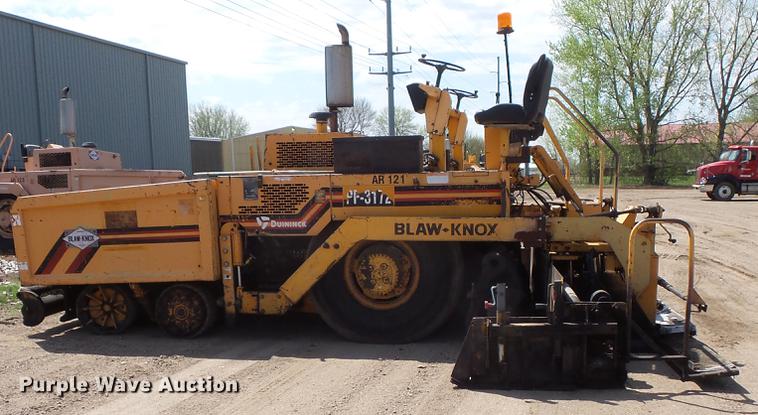 image for item DV9735 1998 Blaw Knox F-3172 paver