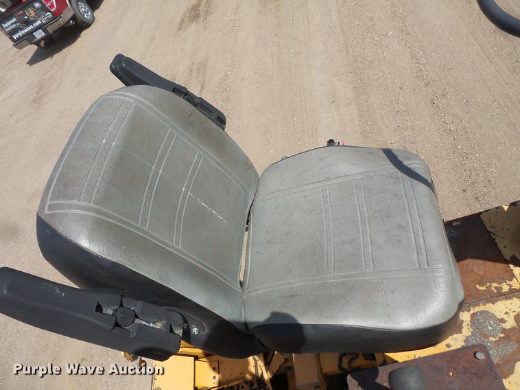 image for item DV9735 1998 Blaw Knox F-3172 paver