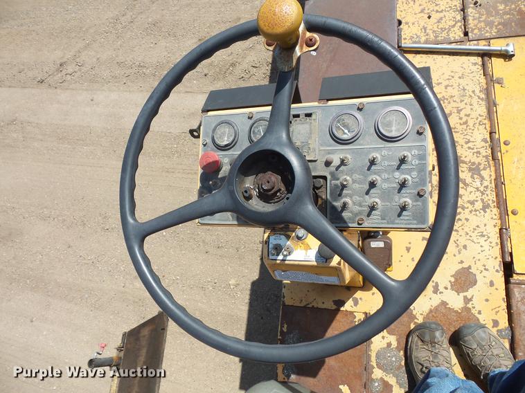 image for item DV9735 1998 Blaw Knox F-3172 paver