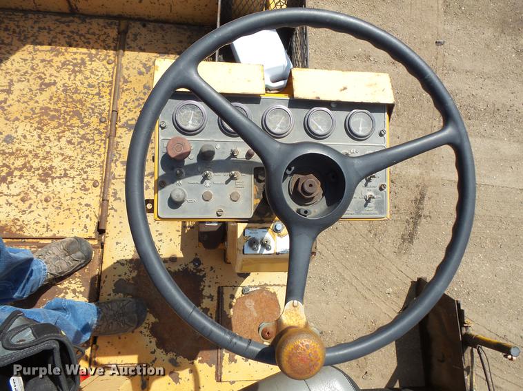 image for item DV9735 1998 Blaw Knox F-3172 paver