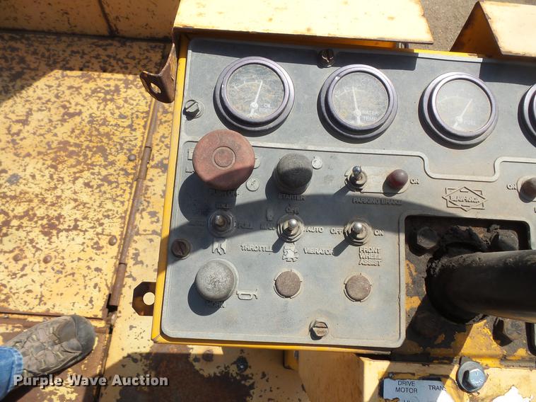 image for item DV9735 1998 Blaw Knox F-3172 paver